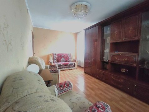 3-к квартира, 5/5 эт., 60м²