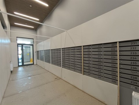 2-к квартира, 24/28 эт., 70м²