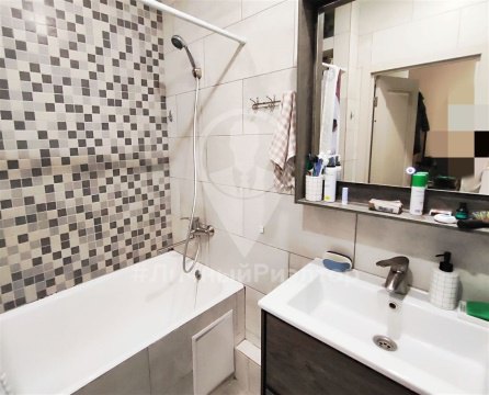 3-к квартира, 1/10 эт., 69м²