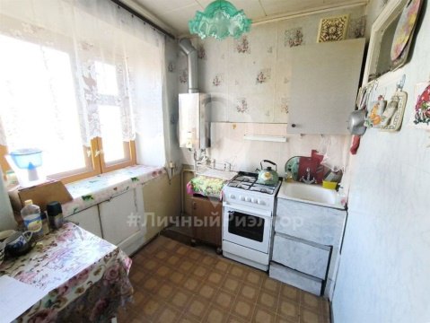 3-к квартира, 5/5 эт., 64м²