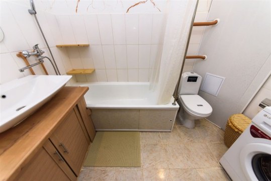 2-к квартира, 5/16 эт., 79м²