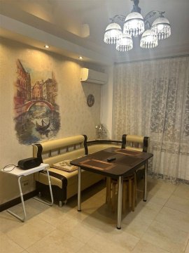 2-к квартира, 8/9 эт., 70м²