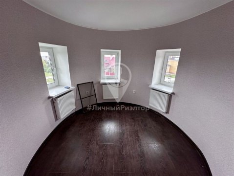 Дом 550м², участок 8 сот.