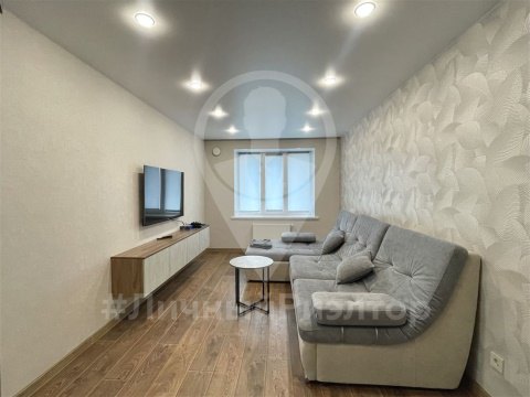 2-к квартира, 7/10 эт., 57м²