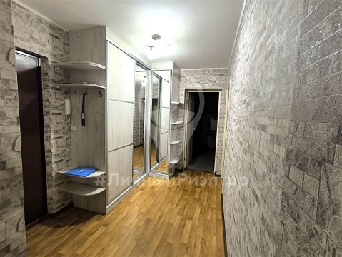 2-к квартира, 3/16 эт., 64м²