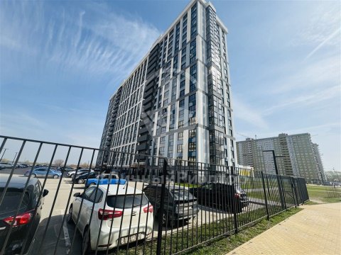 4-к квартира, 1/18 эт., 84м²