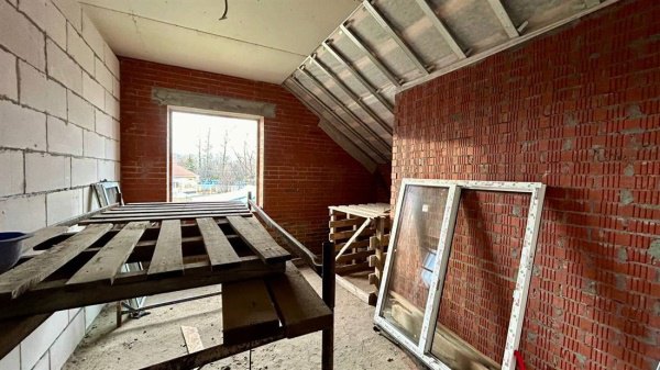 Дом 176м², участок 600 сот.