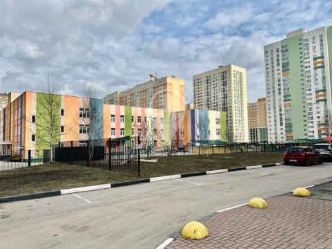2-к квартира, 10/11 эт., 77м²